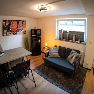 Gemuetliche 2-zimmer Souterrain Apartment Düsseldorf