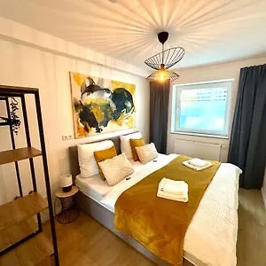 Stylisches 2-zimmer Ambient In Alsternaehe Mit Kingsize-bett & Schlafsofa Apartment Hamburg